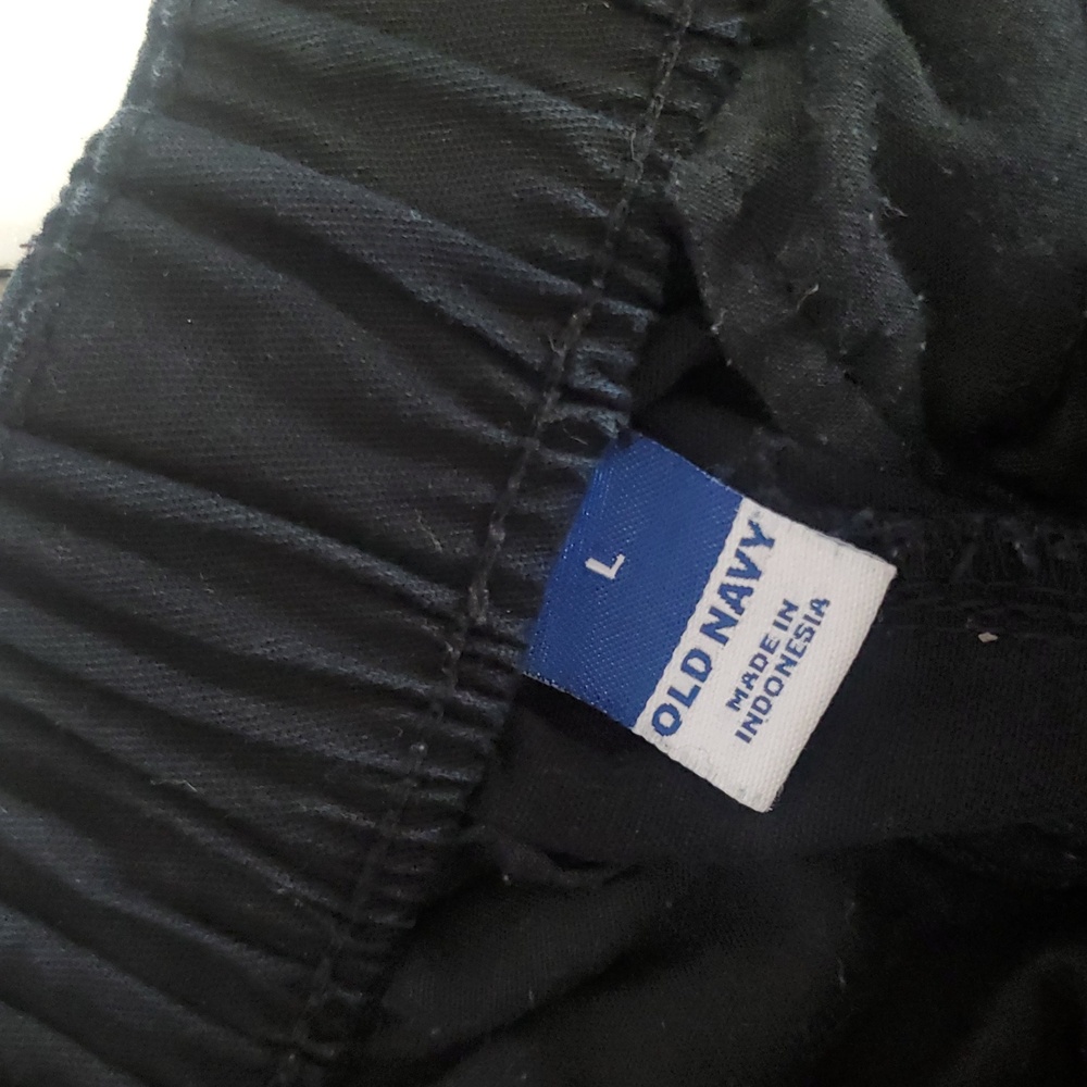 Old Navy Women's Black Bermudas - Picture 3 of 3